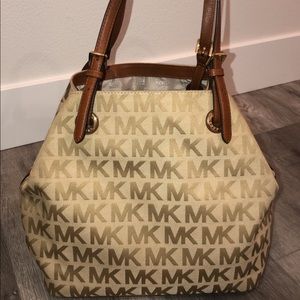 Micheal Kors Purse
